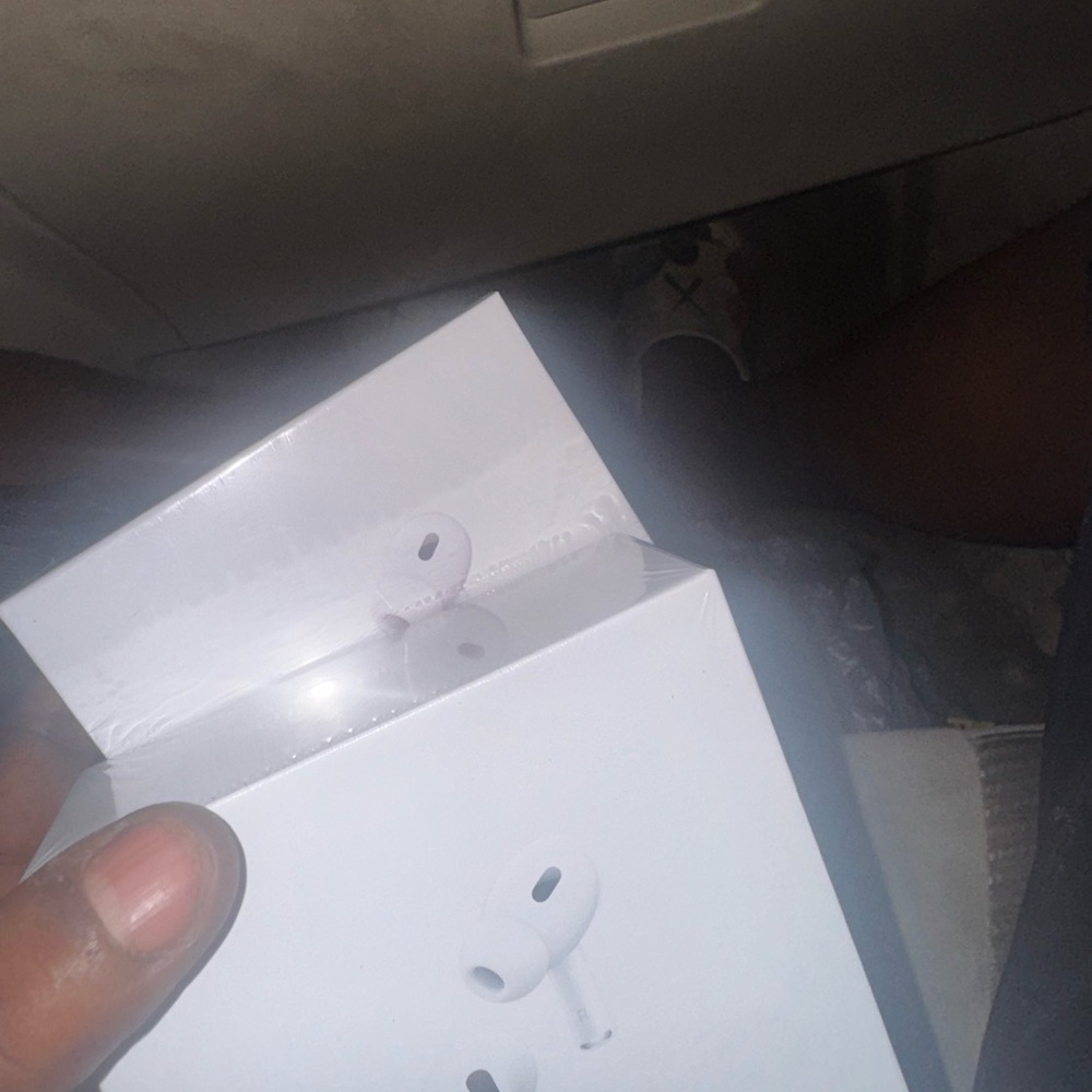 Apple White Earbuds with Charging Case